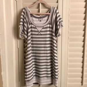 Super comfy maternity tee